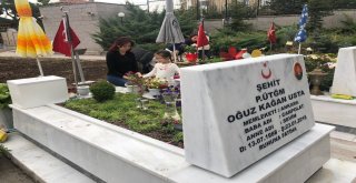Üsteğmen Ustayı Şehit Eden Teröristler Yakalandı, Ailesi Şehidin Kabrine Koştu