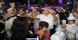 Bayraklıdaki Sünnet Şöleninde 70 Çocuk Erkekliğe Adım Attı