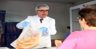 Empati Kurabilmek İçin Ekmek Satışı Yaptı