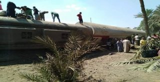 Mısırda Tren Devrildi: En Az 34 Yaralı