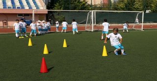Yenimahalle Belediyesi Yaz Futbol Okulu Mezunlarını Verdi