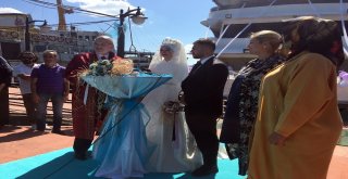 Beykozda 17 Çift Teknede Dünya Evine Girdi