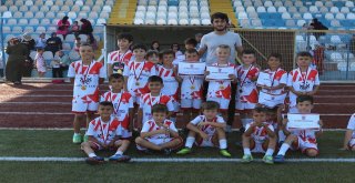 Adaspor Yaz Futbol Okulu Sona Erdi