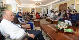 Vali Azizoğluna 17 Farklı Ülkeden Öğrenci Ziyareti