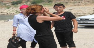 Gölde Boğulan Gencin Yakınları Yıkıldı