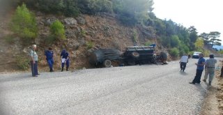 Devrilen Traktörün Altında Kalan Sürücü Yaralandı