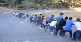 Polis Çocuklarla Yarıştı