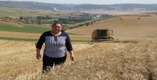 Eşini Kaybetti Mücadeleden Yılmadı Azmiyle Köylü Kadınlara Örnek Oldu