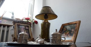 Atık Şişelerden Ürettiği Abajurlar, Ek Gelir Kapısı Oldu