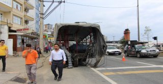 Trabzonda Körüklü Belediye Otobüsü Ortadan İkiye Ayrıldı: 3 Yaralı