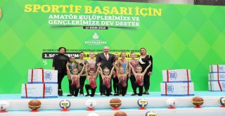 İstanbul Büyükşehir Belediyesinden Bin 500 Spor Kulübüne Malzeme Desteği