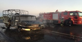 Elazığda Seyir Halindeki Pikap Yandı