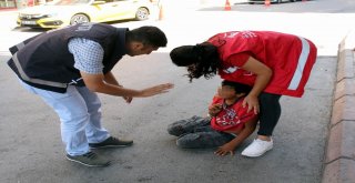 Yakalanan Çocuk Dilenciler Ailelerine Teslim Ediliyor