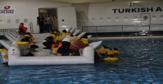 (Özel)Thy Kabin Memurlarına Havuzda Eğitim