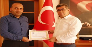 Kaymakam Çetin, Tayini Çıkan Vaiz Çelike Başarı Belgesi Verdi