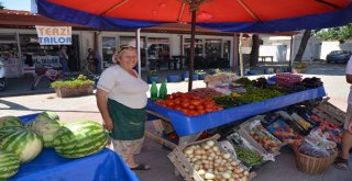 Kuşadasında Soğucak Pazarı İlgi Görüyor