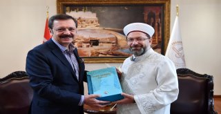 Tobb Başkanı Hisarcıklıoğlu Tdvye Kurban Bağışında Bulundu