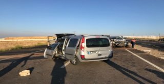 Düşen Plakayı Takmak İçin Duran Araca İki Otomobil Çarptı: 3 Ölü