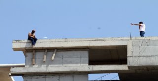 Polis Yemek Sözü Vererek İntihardan Vazgeçirdiği Gençle Birlikte Yemek Yedi