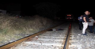 Evini İki Kez Ateşe Veren Kadın, Tren Raylarında İntihar Etti