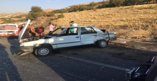 İki Otomobil Çarpıştı: 3 Yaralı