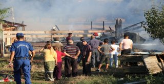 Ahır Ve Depo Olarak Kullanılan Baraka Küle Döndü