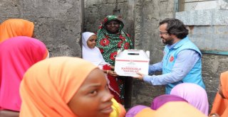 Tanzanyalı Çocukların Bayram Sevinci