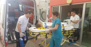 Antalyada Otomobil Yayaların Arasına Daldı: 1İ Ağır 3 Yaralı