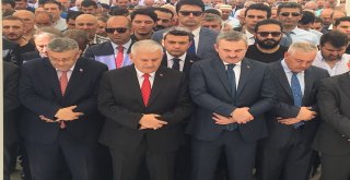 Tbmm Başkanı Binali Yıldırım Dayısının Eşinin Cenaze Törenine Katıldı