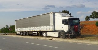 Kütahyada Tır Otomobile Çarptı: 2 Ölü, 7 Yaralı