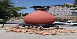 Dev Testi Ocağının İçerisinde 60 Testi Kebabı Pişiriliyor