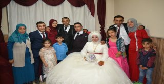 Gelin Ve Damattan Örnek Davranış