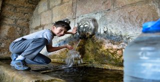 Bu Çeşmenin Hikayesi De Suyu Da Çok Güzel