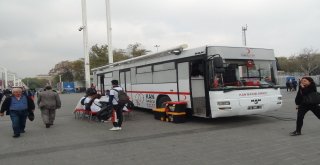 Üniversiteli Gençler Önce Kan Verdi, Ardından Çöp Topladı