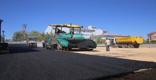 Karaman Belediyesi, Yeni Adliye Binasının Bahçesini Asfaltladı