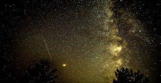 Meteor Yağmuru Gökyüzünü Aydınlattı