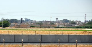 Terör Örgütü Telabyadta Sözde Bayrağını İndirip Flamasını Astı