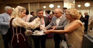 Dünyanın Kahve Kültürünü Yansıtan Antika Fincanlara Yoğun İlgi