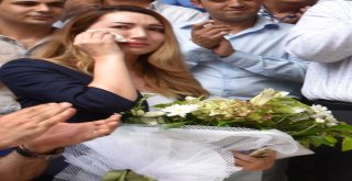 Yeldana Alkış Ve Gözyaşlarıyla Veda