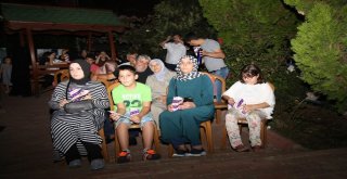 Eyüpsultanda Açıkhavada Sinema Keyfi