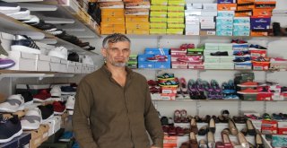 Sosyal Medya Aracılığıyla İhtiyaç Sahibi Öğrencilerin Ayakkabı İhtiyacını Gideriyor