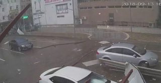 Çatının Uçma Anı Güvenlik Kameralarına Yansıdı
