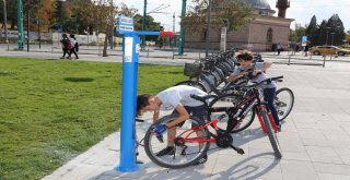 Büyükşehirden 26 Noktaya Bisiklet Tamir İstasyonu