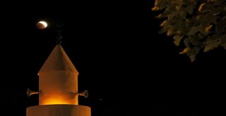 Ay Tutulması Çeşmeyi Daha Da Güzelleştirdi