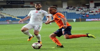 Spor Toto Süper Lig: Başakşehir: 1 - Akhisarspor: 1 (İlk Yarı)