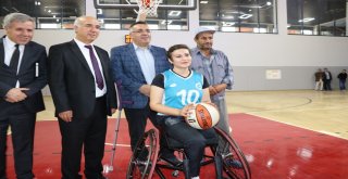 Engelli Sporcuya Rektörden Tekerlekli Sandalye