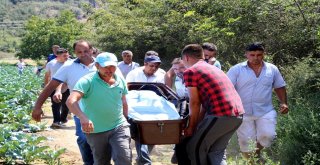 Ayağı Kayan Genç, 30 Metre Yükseklikten Kayalıklara Çakıldı