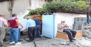 Bayram Günü Evlerinden Oldular