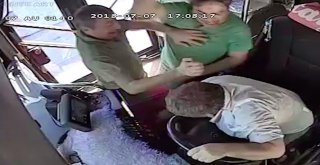 Seyir Halindeki Halk Otobüsünün Şoförüne Yolcudan Yumruklu Saldırı