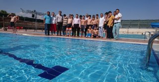 Yüzme Kursunu Tamamlayan Çocuklara Sertifikaları Verildi